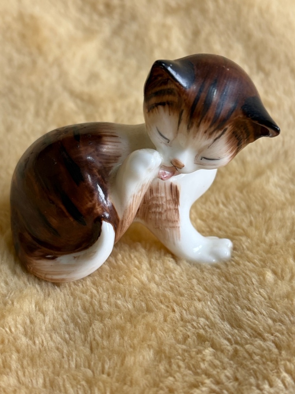 Royal Doulton  Ceramic Brown & White Cat Figurine - Decorative Small Pet Accent